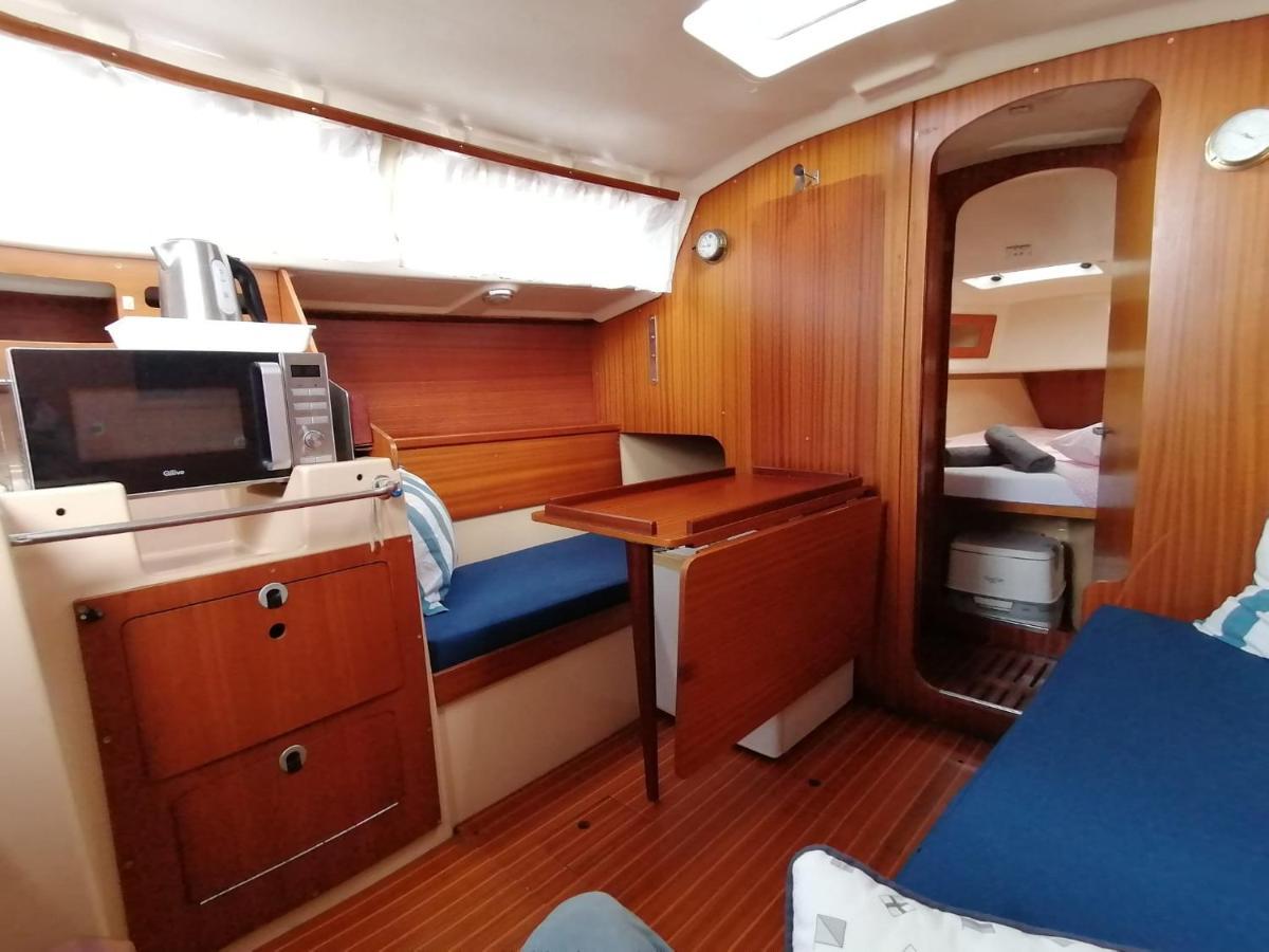 Cozy Sailboat In Barcelona!! No Showers *