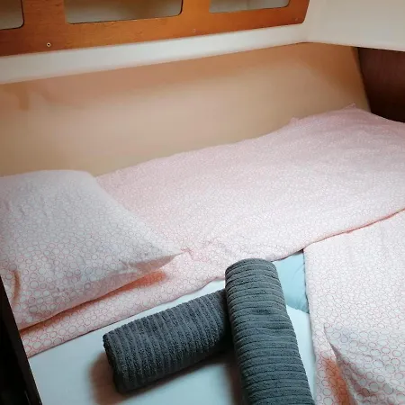 Cozy Sailboat In Barcelona!! No Showers San Adrián de Besós Zewnętrze zdjęcie