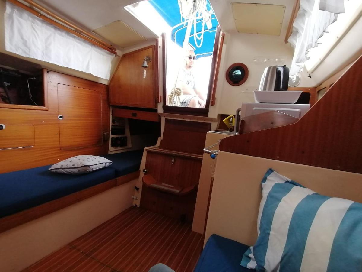 Cozy Sailboat In Barcelona!! No Showers