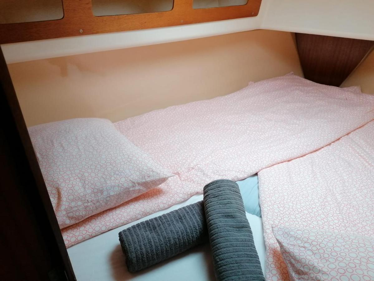 Cozy Sailboat In Barcelona!! No Showers Bateau-hôtel Sant Adrià de Besòs